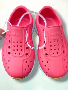 Native Robbie Sugarlite Hyper Red  Shoes NWT Size C7 Unisex